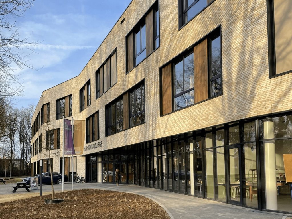 Overzichtsfoto buitenkant Eijkhagen college