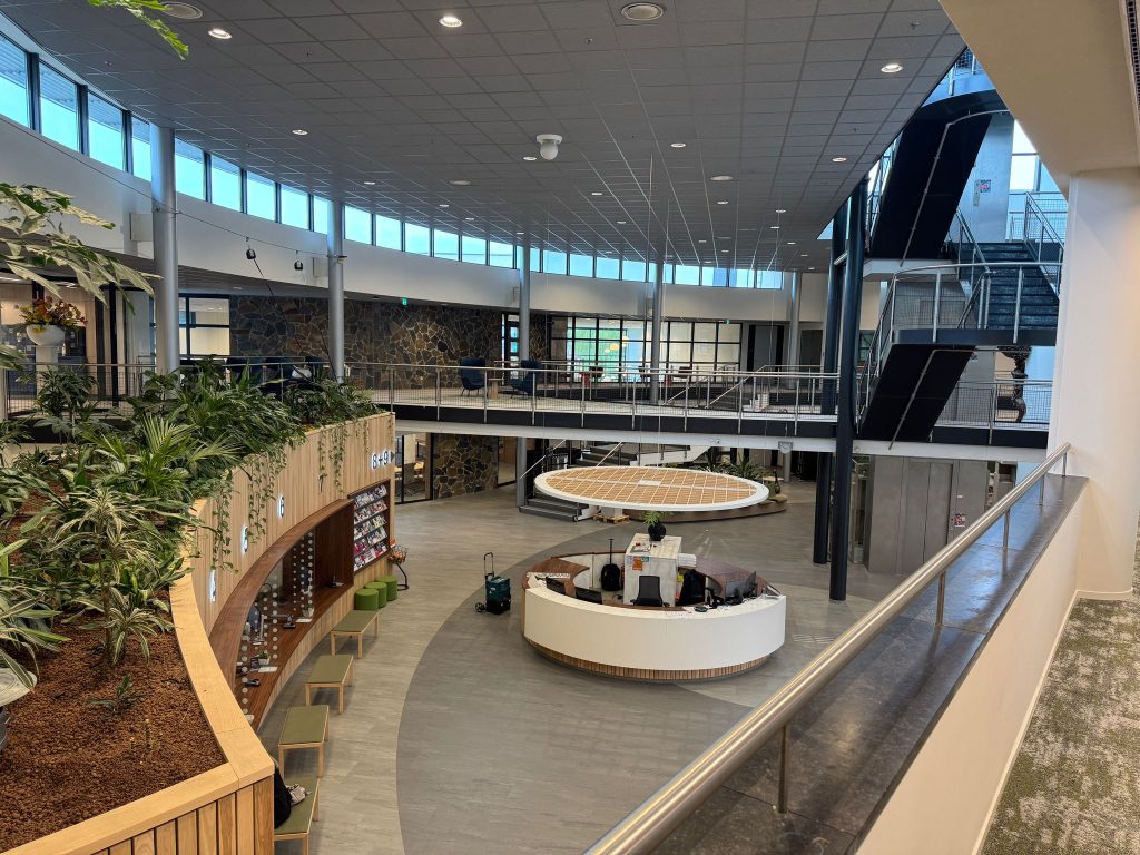 Overzichtsfoto bezoekershal gemeentehuis Moerdijk