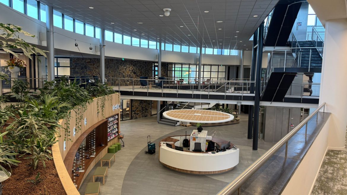 Overzichtsfoto bezoekershal gemeentehuis Moerdijk