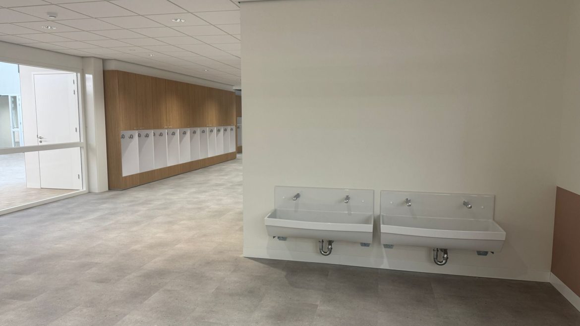 Hal met wasbakken KC Geldermalsen