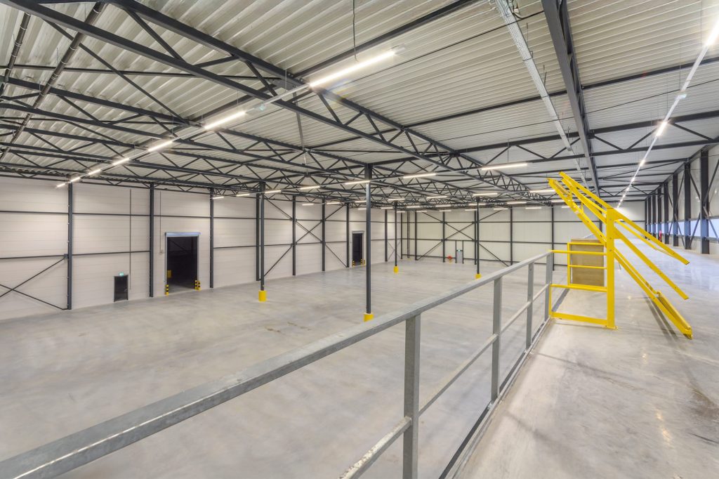 Magazijn foto boven NTUR Zeewolde