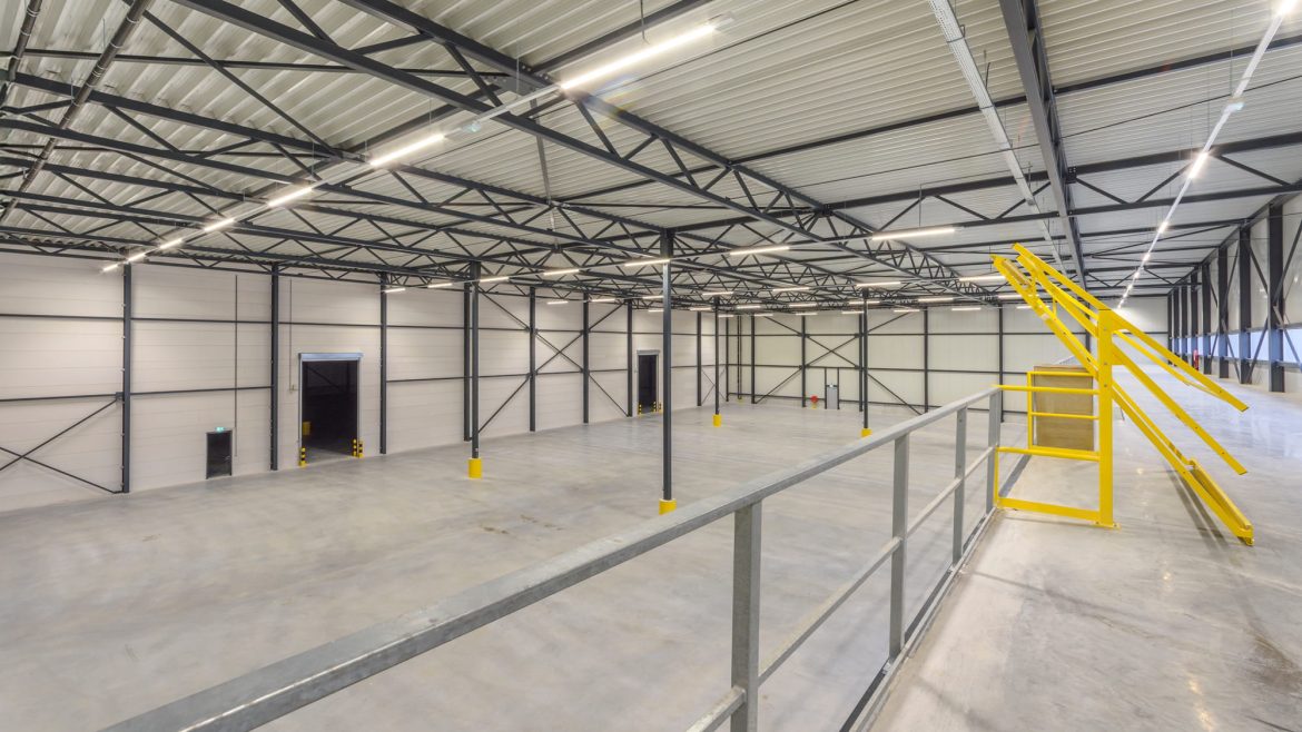 Magazijn foto boven NTUR Zeewolde