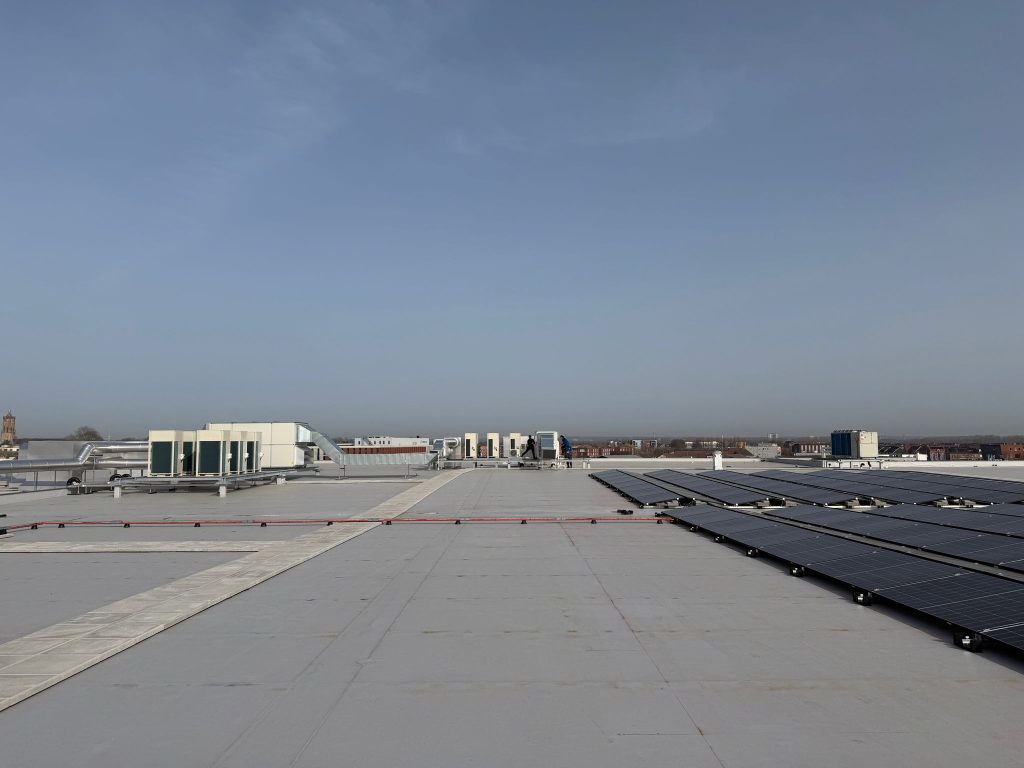 Wassenburg dak met installaties